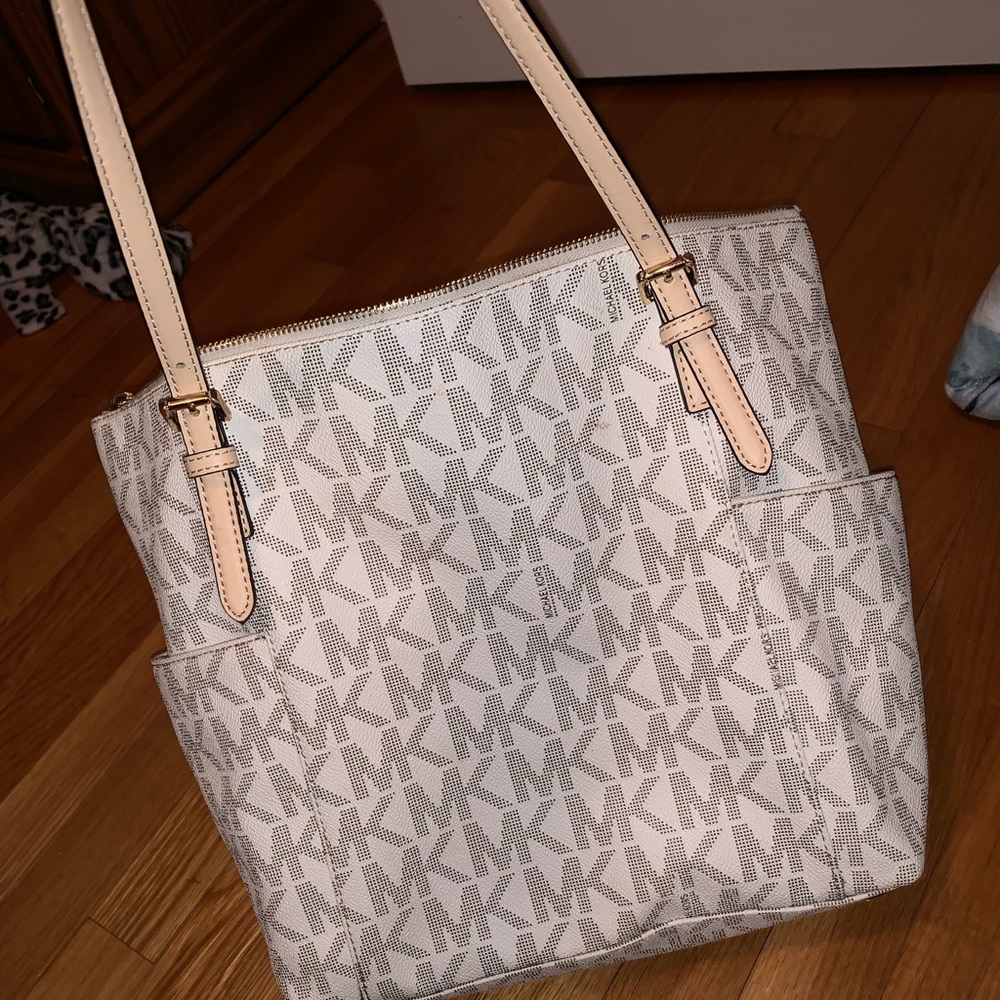 Michaek Kors pocketbook